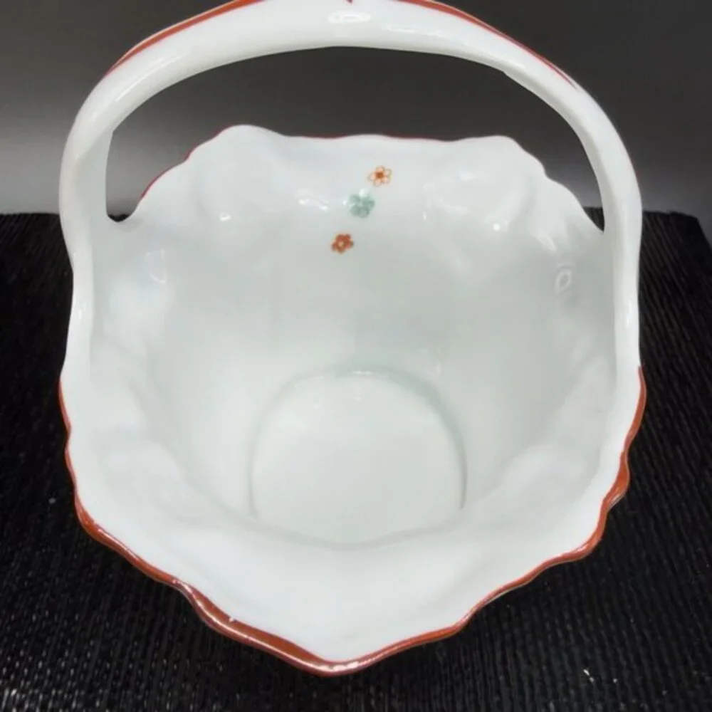 Chantilly Decor Kakiemon Porcelaine du Musée Conde Porcelain Basket Bowl Vintage